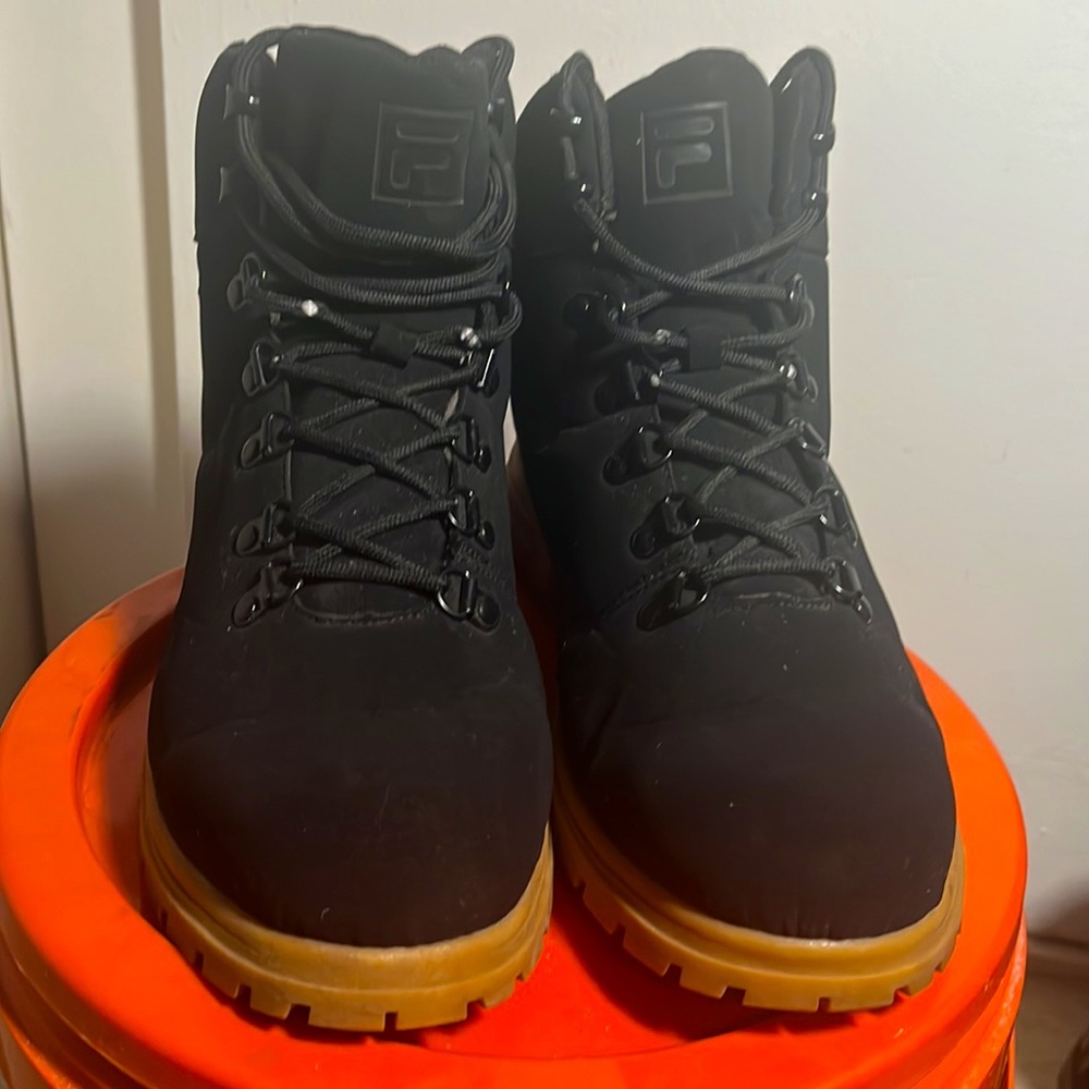 Black suede men’s boots